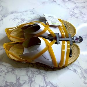 CROCS WOMEN’S STRAPPY SANDAL